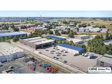 location local d'activités poitiers 2 890 m²