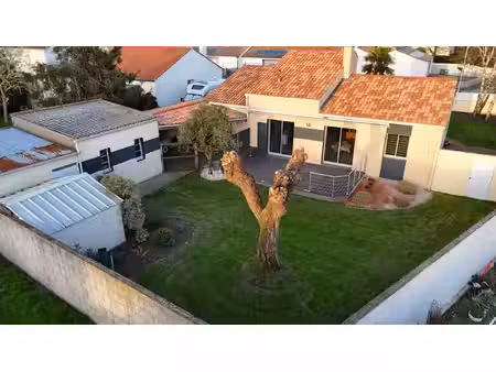 maison familiale 110m2 coex 3 chambres  747m2 de terrain et dépendances