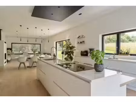 maison récente en plain-pied de 232 m2 avec piscine