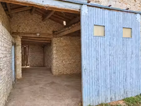 a vendre grange de 226 m² – proche de tournus - uchizy - volumes exceptionnels et nombreus