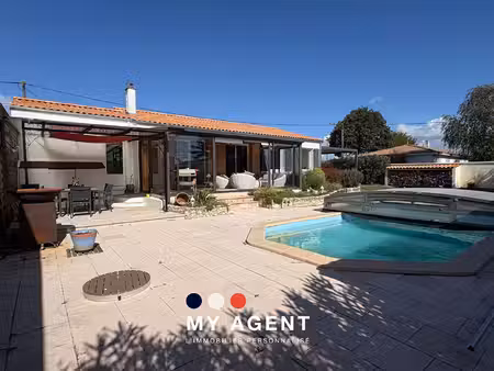 maison de plain-pied avec piscine  à quelques minutes de la rochelle