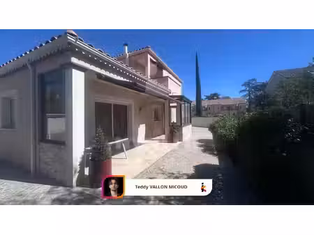 à valence  très belle maison