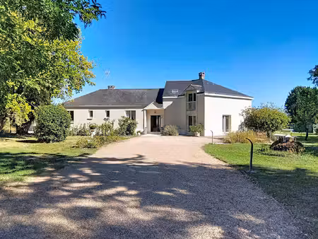 vente maison 8 pièces  207.00m²  vernantes