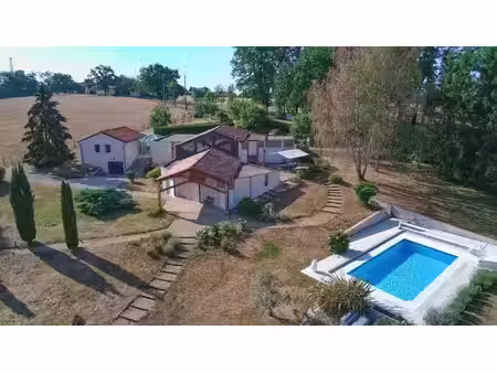 villa d'architecte située en périphérie de thiviers