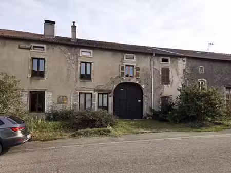 ferme sur plus de 1600m² de terrain plat