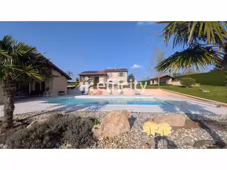maison 8 pièces - 179 m²