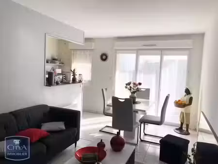 appartement à louer 2 pièces 52.22 m² - niort (79) - 570€