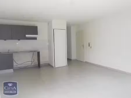 appartement à louer 2 pièces 41.8 m² - arles (13) - 649€