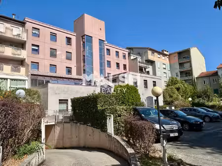 location local professionnel 350m²