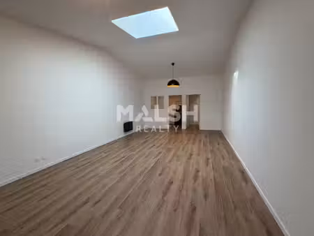 location local professionnel 55m²