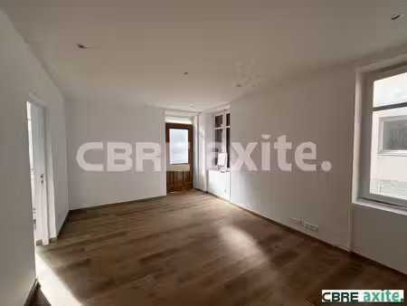 location local professionnel 65m² bourgoin jallieu 38300