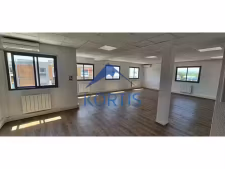 location local professionnel 86m² chassieu 69680