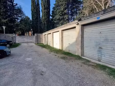 location commerce 15 m² à salon-de-provence (13300)