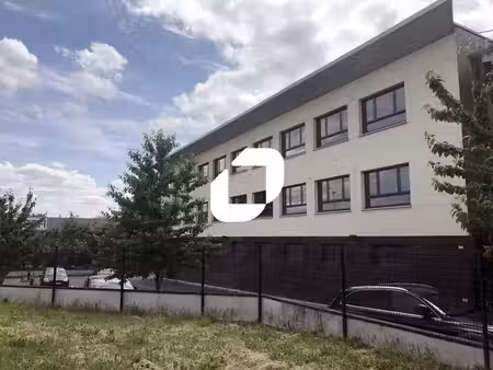 location bureaux chanteloup les vignes 78570 27m² à 1990m²
