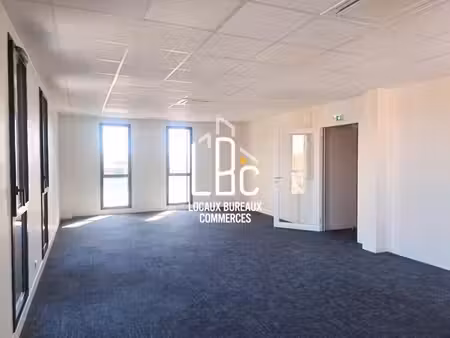 location bureaux reze 44400 71m²