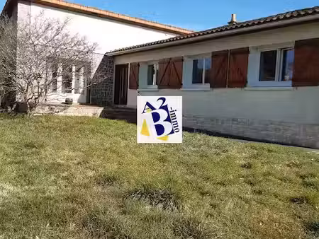 location maison 4 pièces 103 m² à la rochefoucauld (16110)  750 €