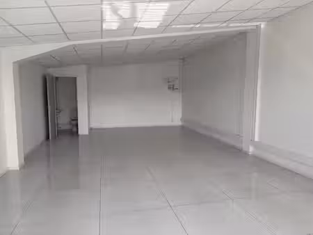 location locaux professionnels 1 pièce 52 m² à baie mahault (97122)  945 €