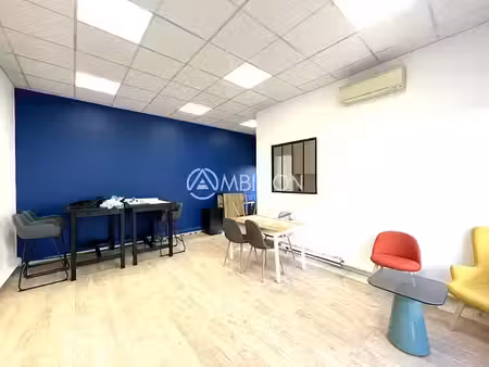 location locaux professionnels 1 pièce 32.6 m² à roquebrune-sur-argens (83520)  740 €