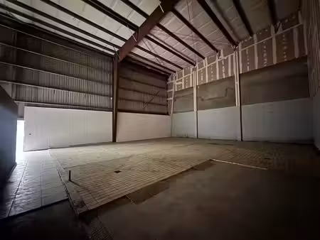 location locaux professionnels 2 pièces 215 m² à baie mahault (97122)  3 906 €