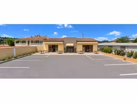 le beausset – emplacement premium – fonds de commerce à céder – 150 m² + terrasse + parkin