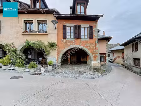maison à vendre à alby-sur-cheran au coeur du village historique