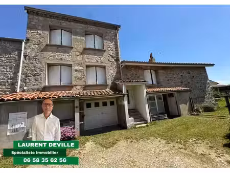 maison en pierres du xixè siécle avec grange  dépendances et terrain  eposée sud.