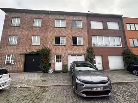 appartement te huur in wilrijk met 2 slaapkamers