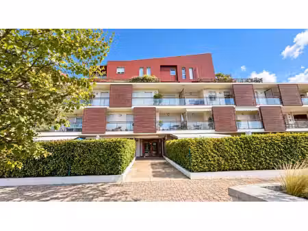 draguignan – t3 lumineux avec terrasse  piscine & parking couvert