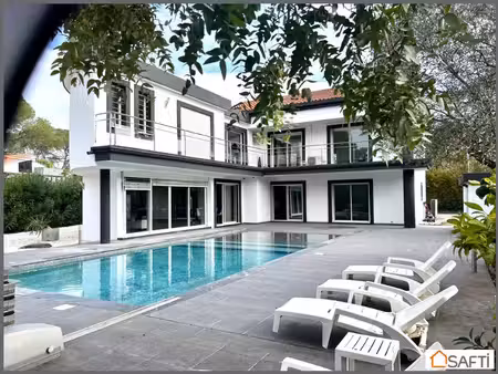 spacieuse villa avec piscine  quartier valescure