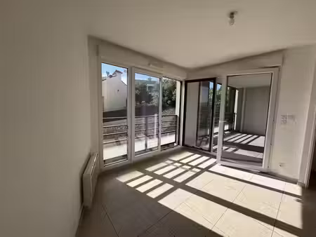 location appartement 2 pièces 40m2 marseille 8eme (13008) - 889 € - surface privée