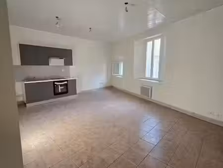 location appartement 2 pièces 65.1 m² à brignoles (83170)  600 €