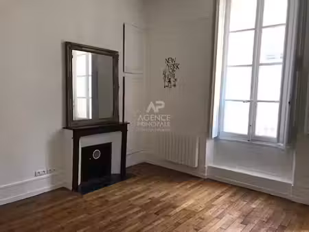 location appartement 1 pièce 27.5 m² à versailles (78000)  766 €
