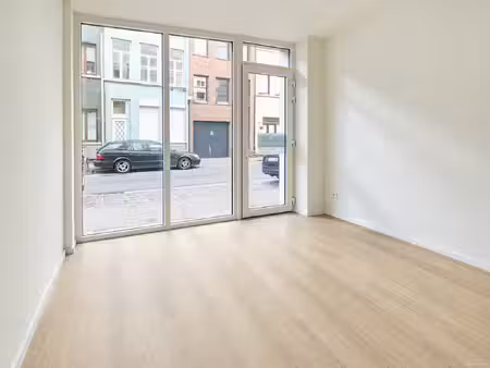 smaakvol gerenoveerd commercieel gelijkvloers