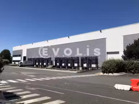 location entrepôt combs la ville 77380 22405m²