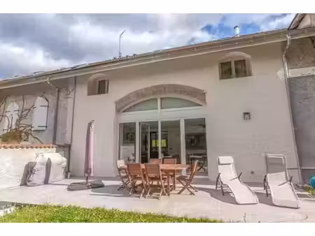 maison de luxe en location à claix  france