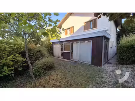 maison de ville avec véranda  jardin arboré et sous-sol complet épernay