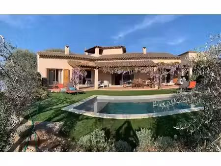 location meublée maison 5 pièces 170 m² à mouans-sartoux (06370)  4 600 €