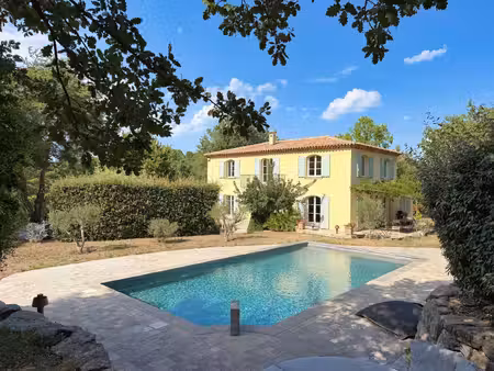bastide provençale avec piscine au cœur du domaine saint-pierre de tourtour