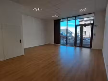 location bureaux et commerces à vitré villaudin- le val (35500) : à louer / 63m² vitré vil