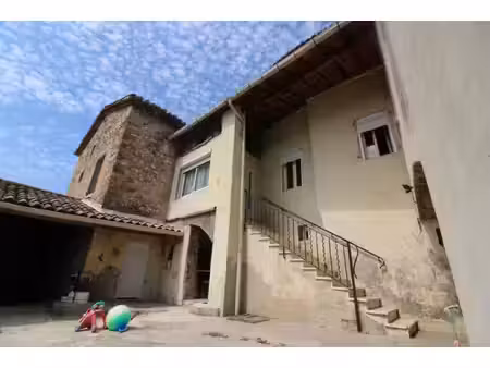 charmante maison de village 80 m2. avec jardinet.