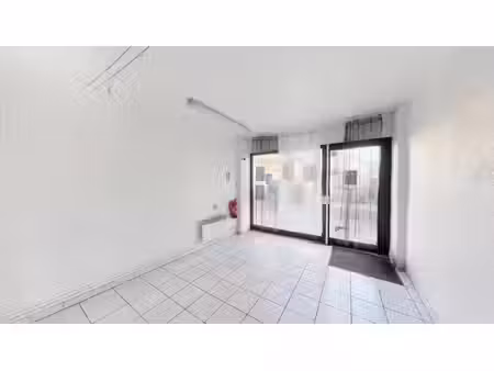 local commercial avec vitrine - saint cyprien