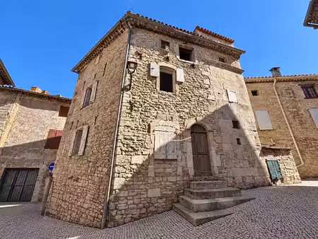 maison de caractère de 126 m² au coeur de barjac avec terrasse panoramique