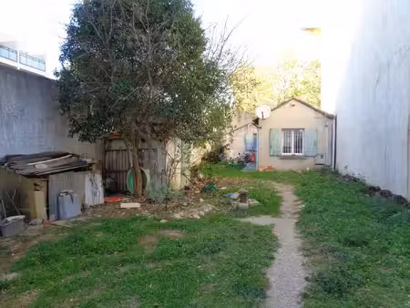 *terrain 400 m2 pour immeubles avec mazet.