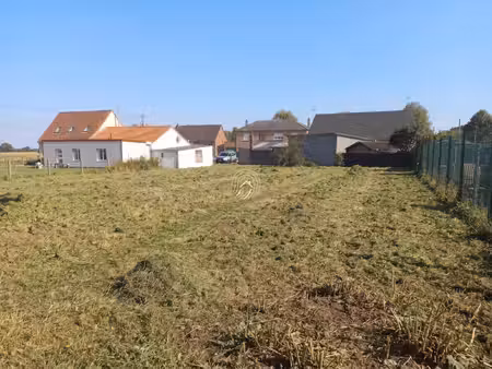 terrain constructible de 783 m² au calme