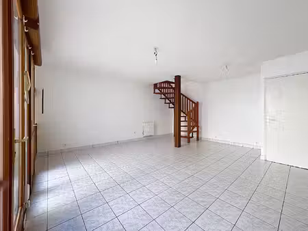 location appartement 3 pièces  53.00m²  château