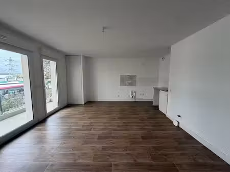 appartement grand couronne 3 pièces 63.68 m2