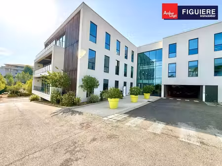 location bureaux 307m² à 945m²