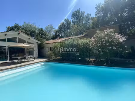 maison familiale dans un cadre verdoyant
