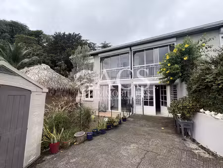maison familiale sur deux niveaux à sainte-marie