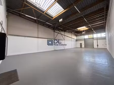 location entrepôt coignières 78310 443m²